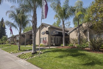 Zinfandel Village Exterior Leasing Office Entryway